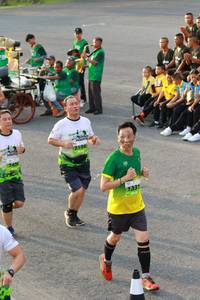 BIB: 2106
                            <button type="button" onclick="openModal(3537802)" class="btn btn-primary btn-sm float-right btn-popup" data-toggle="modal" data-target=".modal-high-quality">
                        <i class="fas fa-shopping-cart"></i> Add to Cart
                    </button>
                                            <button type="button" onclick="isThisMe(3537802, true)" class="btn btn-success btn-sm float-right btn-popup btn-isme hidden" data-toggle="tooltip" data-placement="bottom" title="นี่คือรูปของคุณใช่ไหม คลิกที่นี่เพื่อเอาเข้าอัลบั้ม">
                        <i class="fas fa-plus"></i> Add to album
                    </button>
                    <button type="button" onclick="isThisMe(3537802, false)" class="btn btn-warning btn-sm float-right btn-popup btn-isnotme hidden">
                        <i class="fas fa-ban"></i> Remove from album
                    </button>